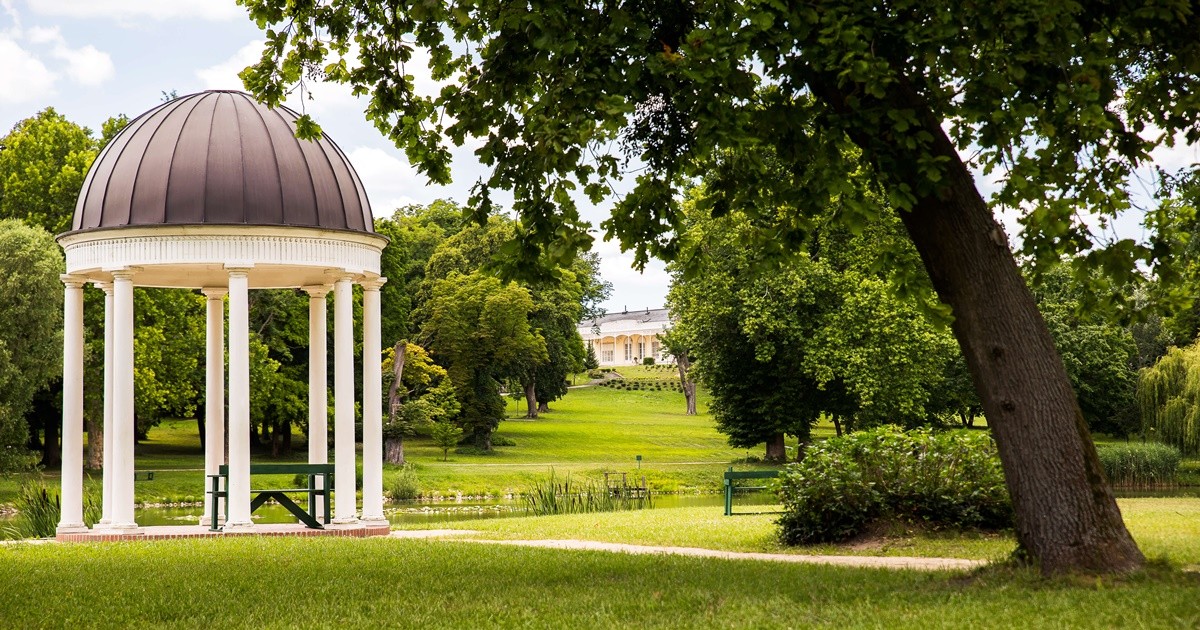 Stroll Through A 160-Year-Old Garden This Fall